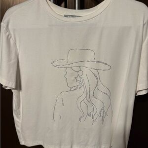 White Graphic  crop T-Shirt with Hat Design in stones blueb